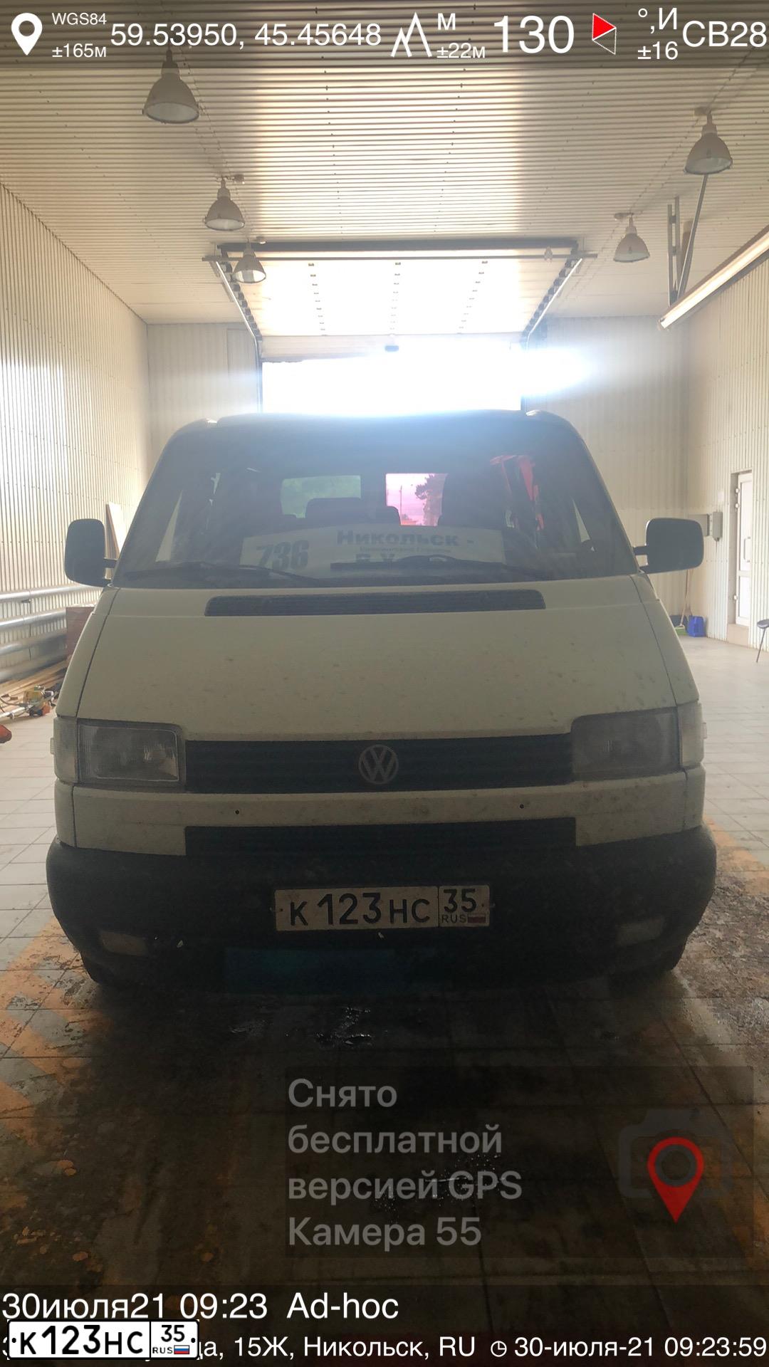 Фото автомобиля VOLKSWAGEN CARAVELLE, 1997 — госномер К123НС35. Цвет: Белый