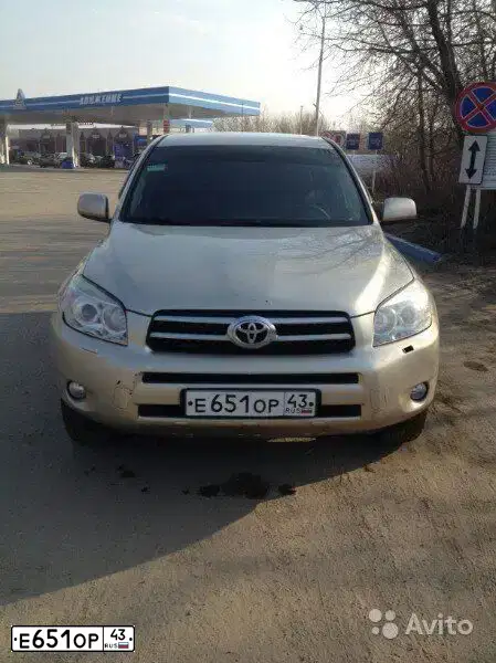 Фото автомобиля TOYOTA RAV4, 2007 — госномер Е463ВТ138. Цвет: БЕЖЕВЫЙ