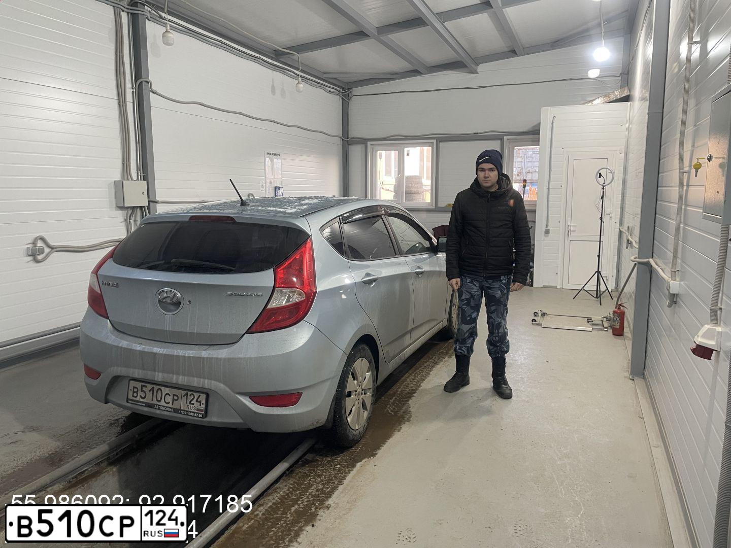 Фото автомобиля HYUNDAI SOLARIS, 2012 — госномер Е989АА124. Цвет: СЕРО-ГОЛУБОЙ