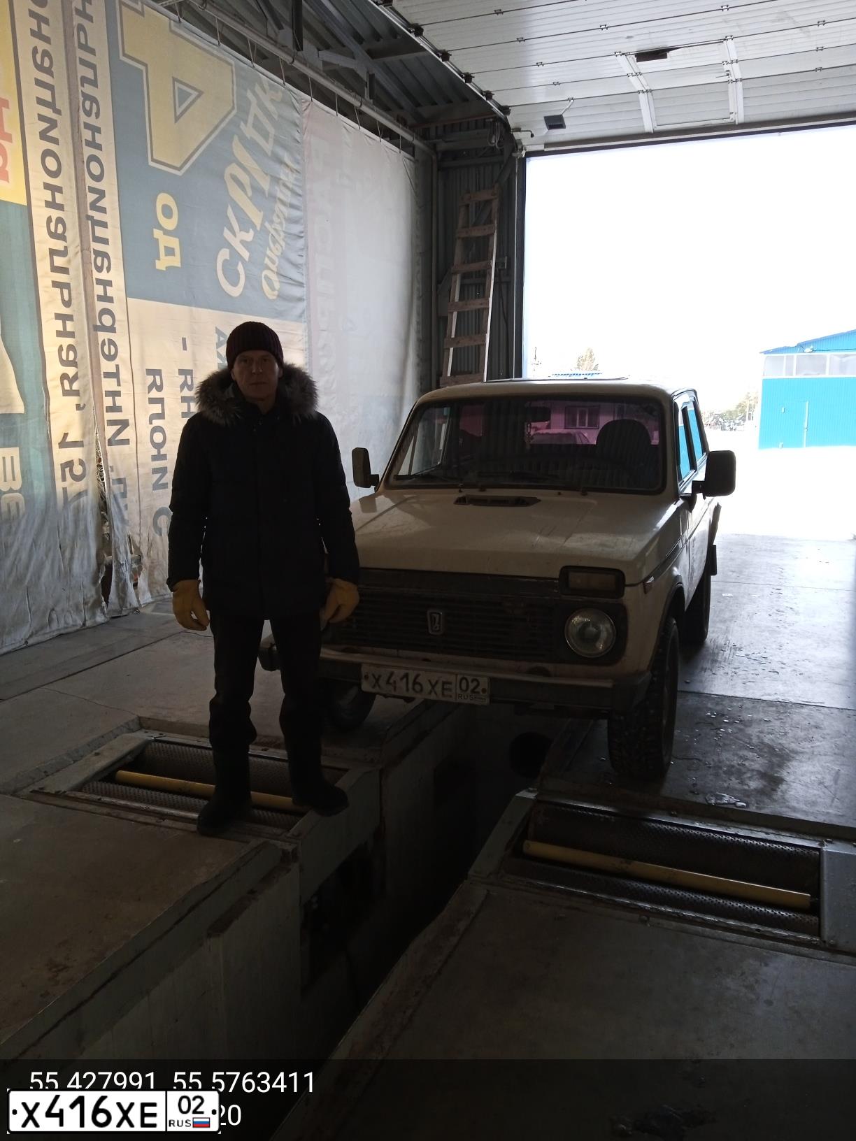 Фото автомобиля LADA 2121 NIVA, 1995 — госномер Х416ХЕ02. Цвет: Белый