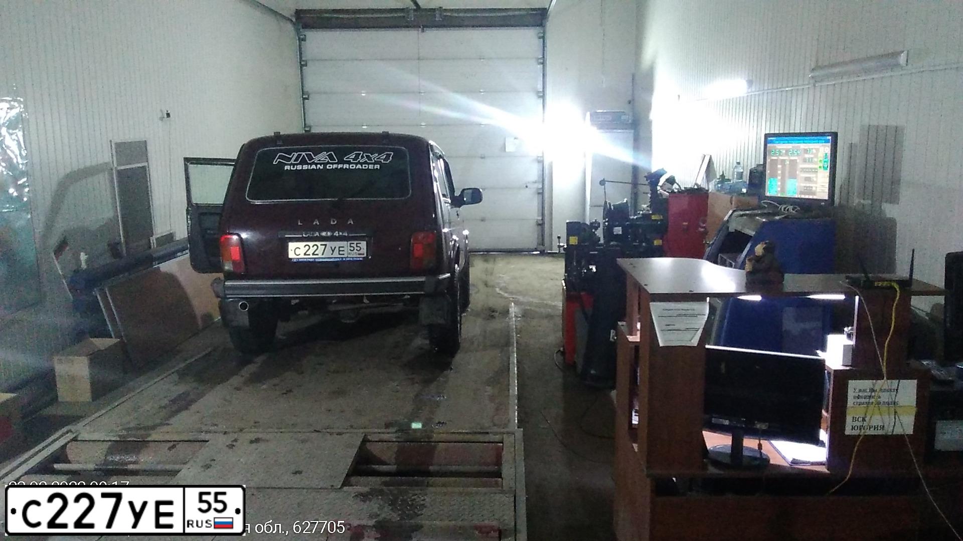 Фото автомобиля LADA NIVA 4X4, 2013 — госномер У094ТА72