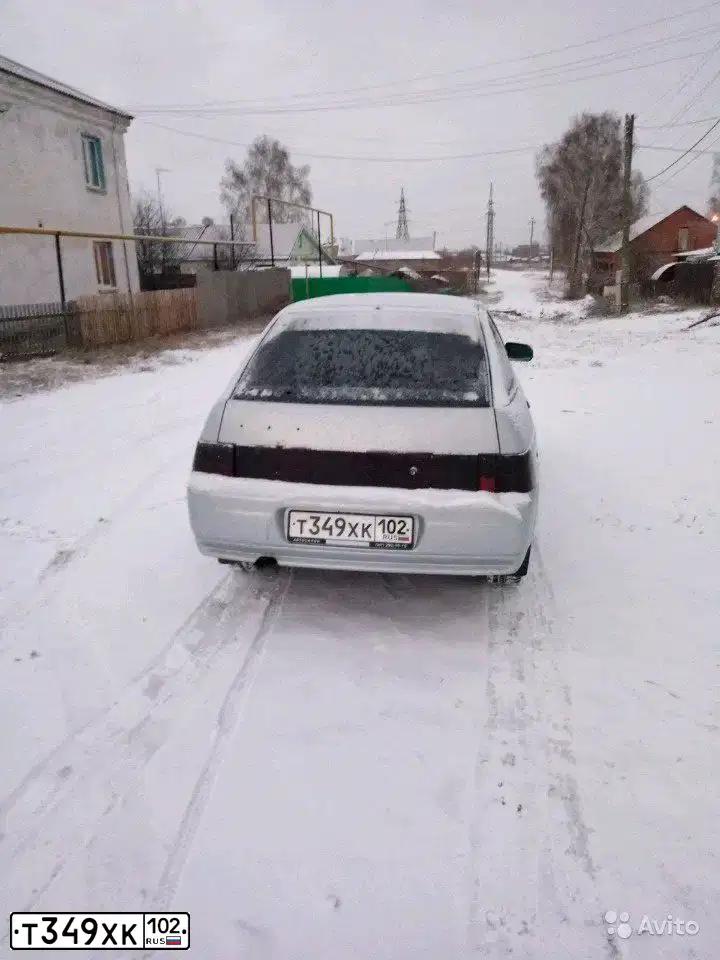 Фото автомобиля LADA 2112, 2007 — госномер Е800АК102. Цвет: СЕРЕБРИСТО-ЖЕЛТО-ГОЛУБОЙ
