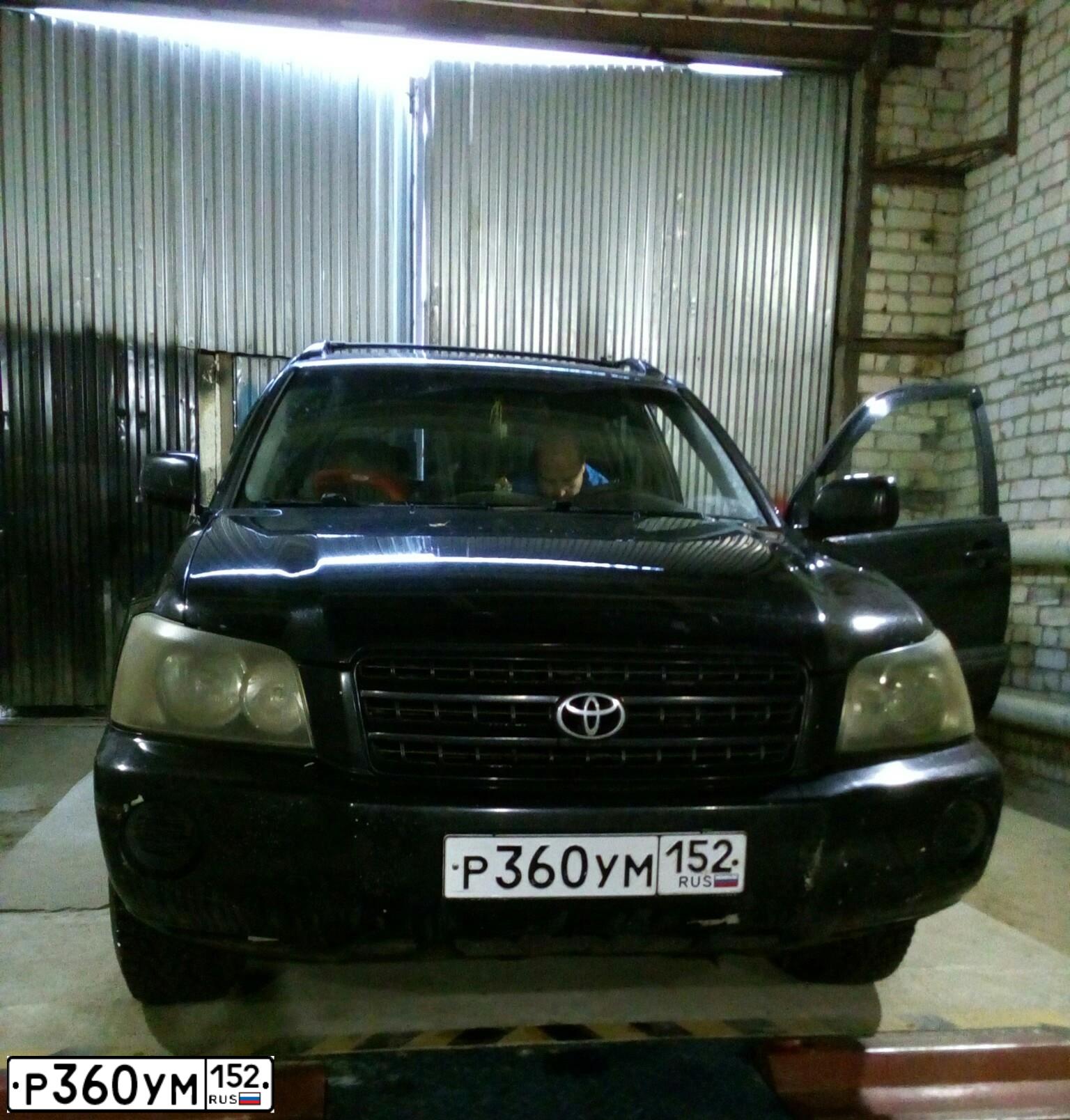 Фото автомобиля TOYOTA HIGHLANDER, 2002 — госномер Р360УМ152. Цвет: ЧЕРНЫЙ