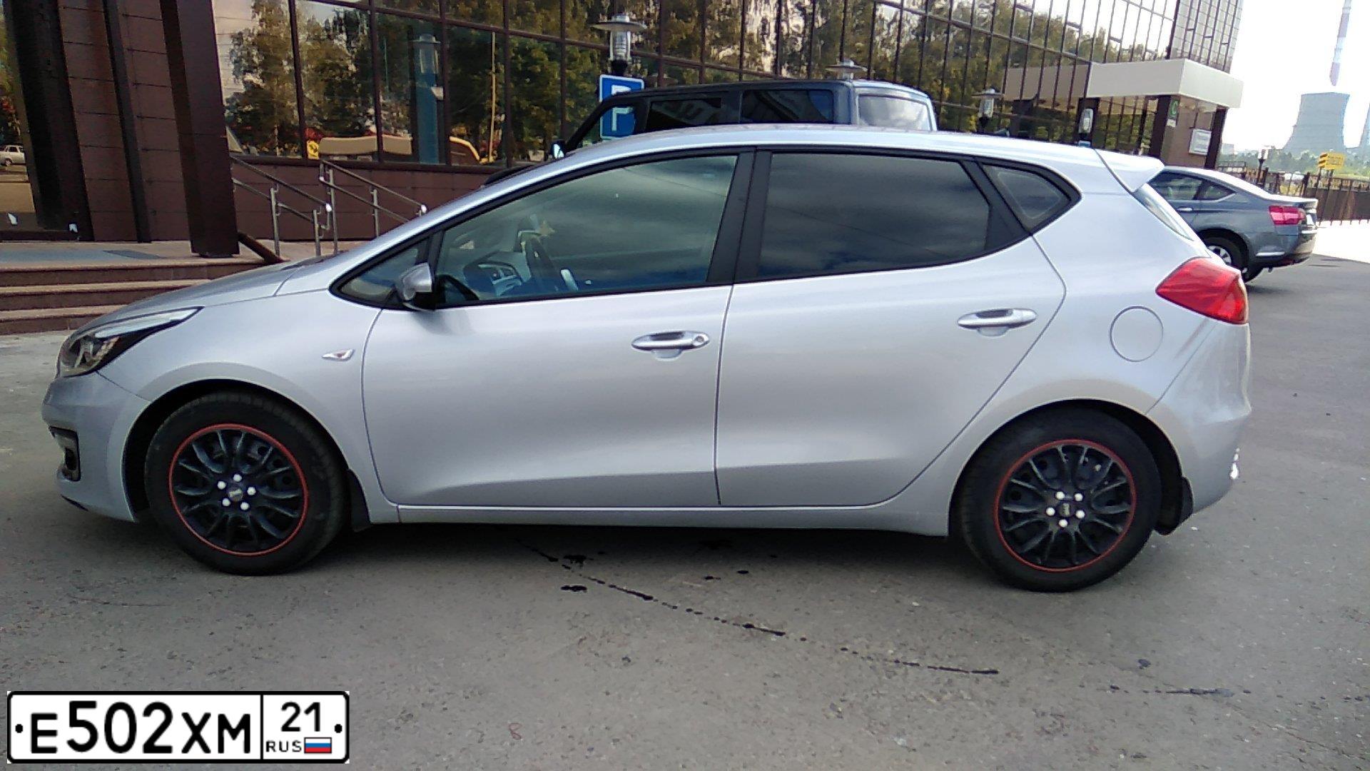 Фото автомобиля KIA CEE'D, 2015 — госномер У550КК178. Цвет: СЕРЕБРИСТЫЙ