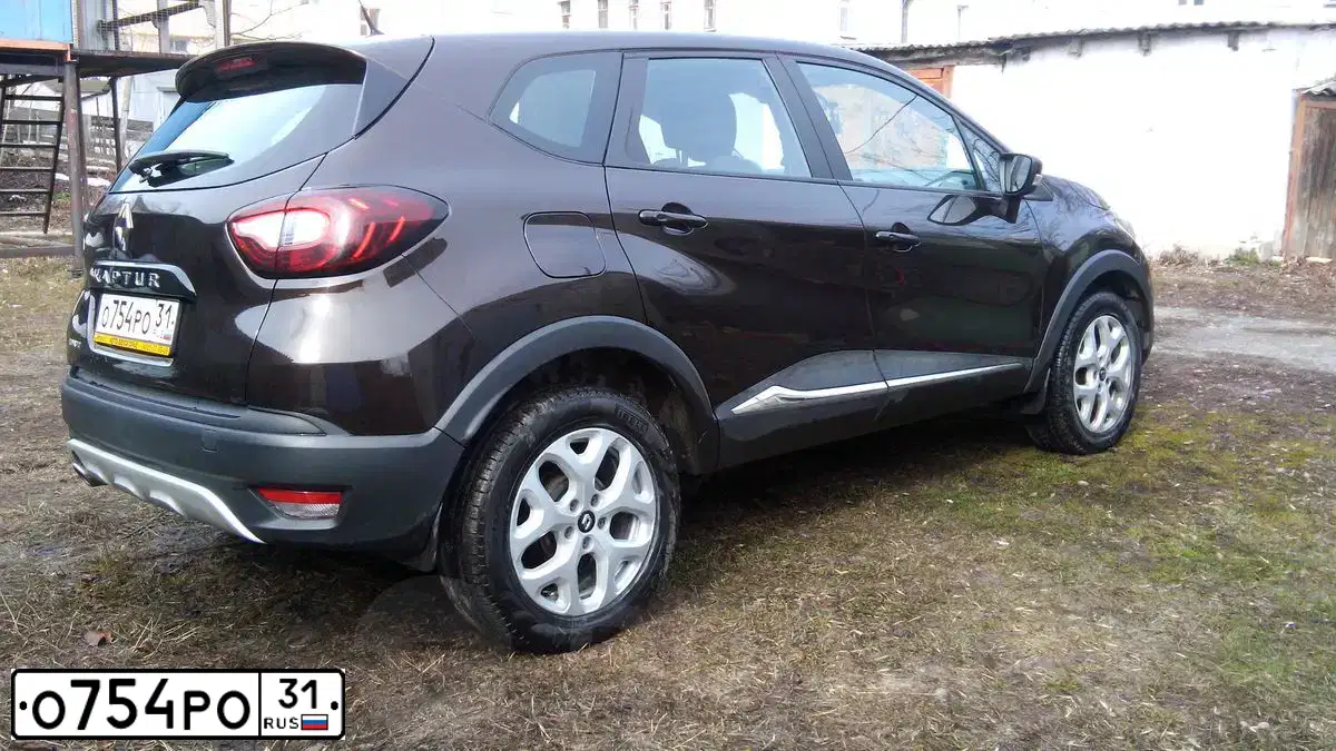Фото автомобиля RENAULT KAPTUR, 2017 — госномер О754РО31. Цвет: ТЕМНО-КОРИЧНЕВЫЙ