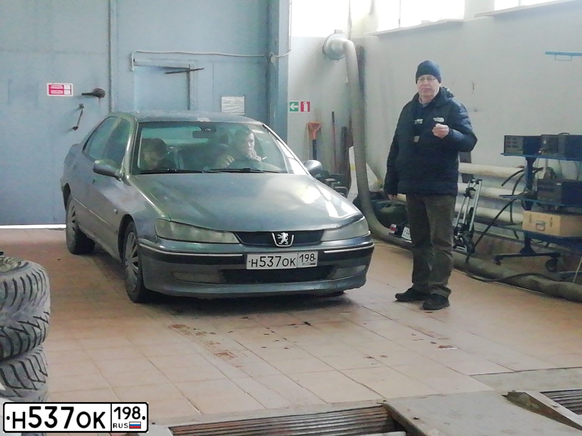 Фото автомобиля PEUGEOT 406, 2002 — госномер Х469СМ60. Цвет: СЕРЫЙ
