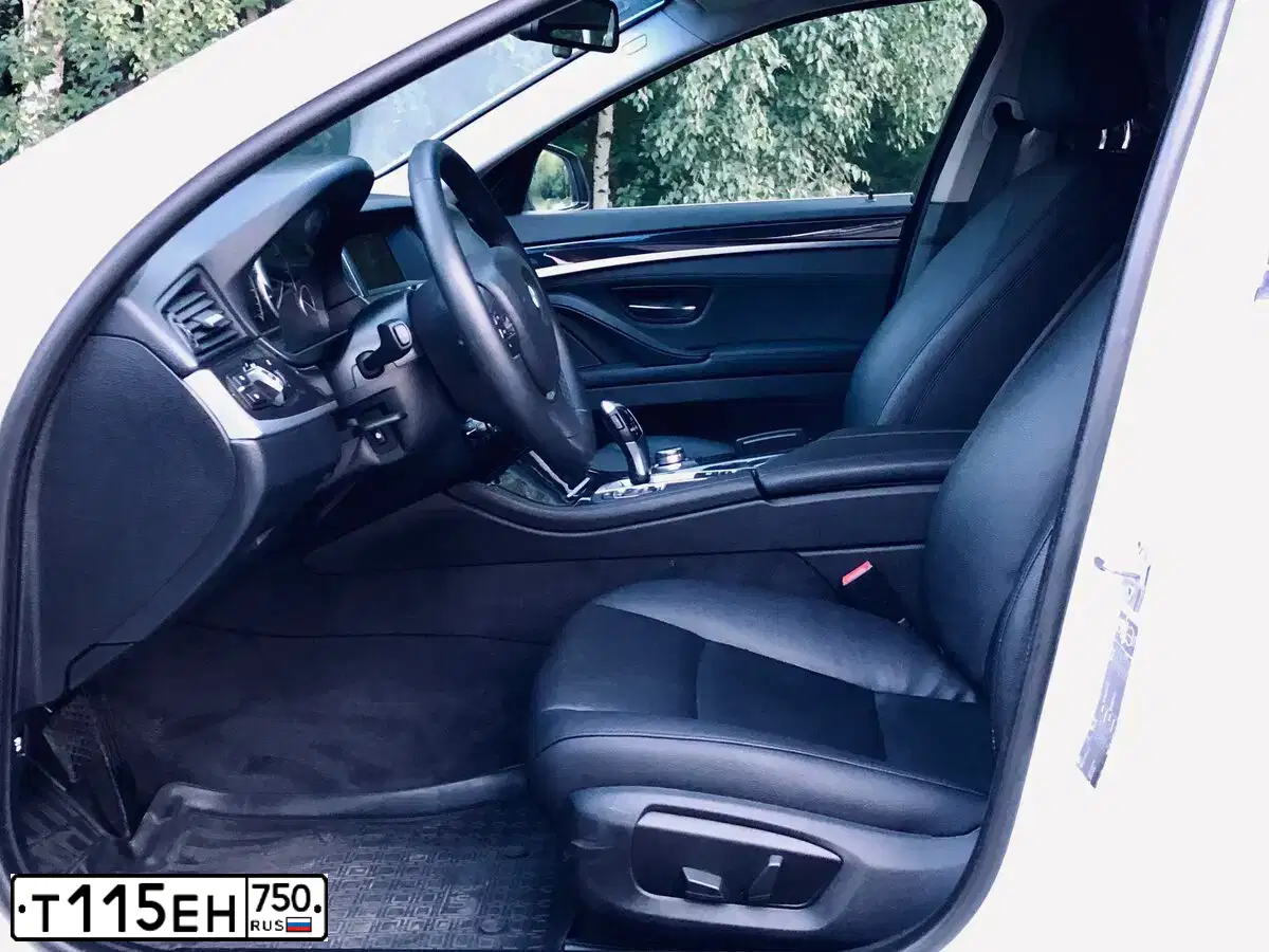 Фото автомобиля BMW SERIE 5, 2014 — госномер А047КА977. Цвет: БЕЛЫЙ