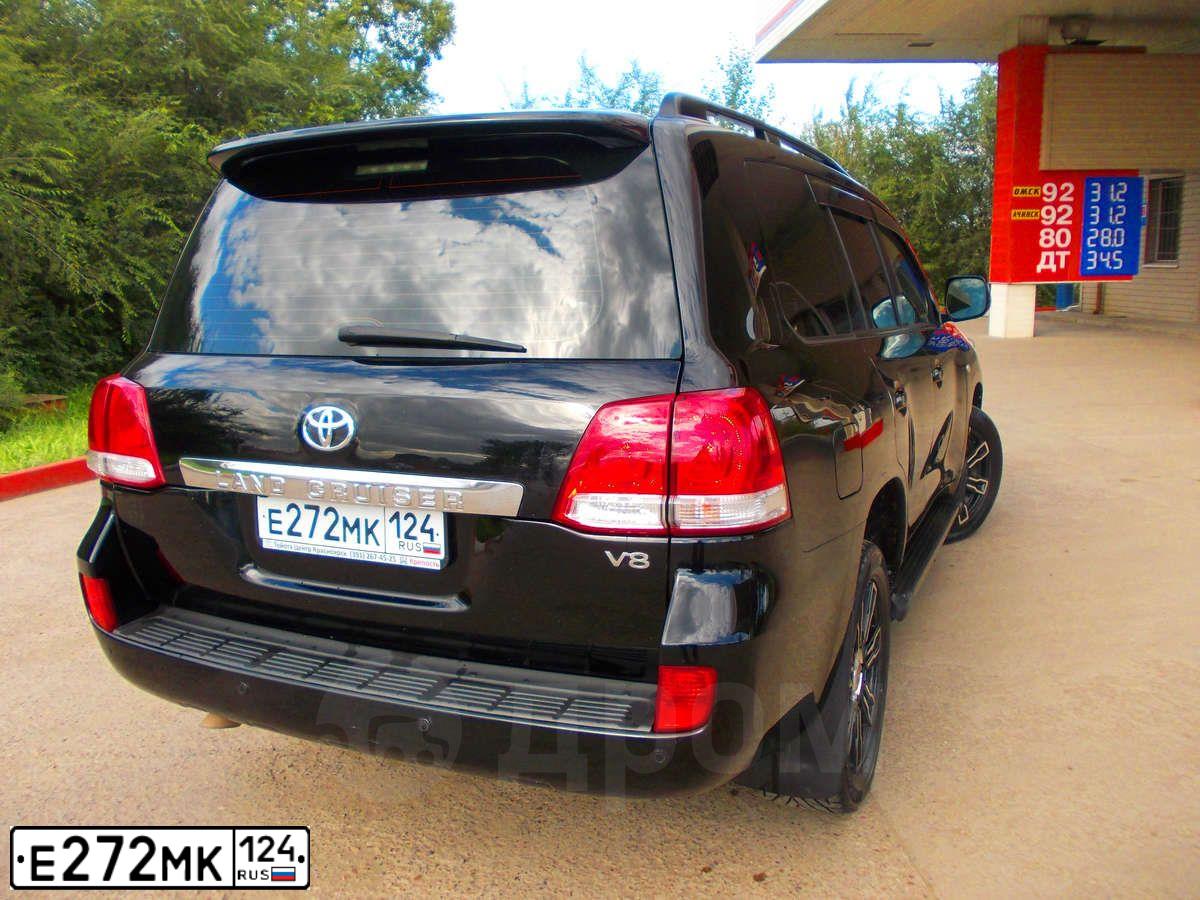 Фото автомобиля TOYOTA LANDCRUISER 200, 2008 — госномер Е272МК124. Цвет: ЧЕРНЫЙ