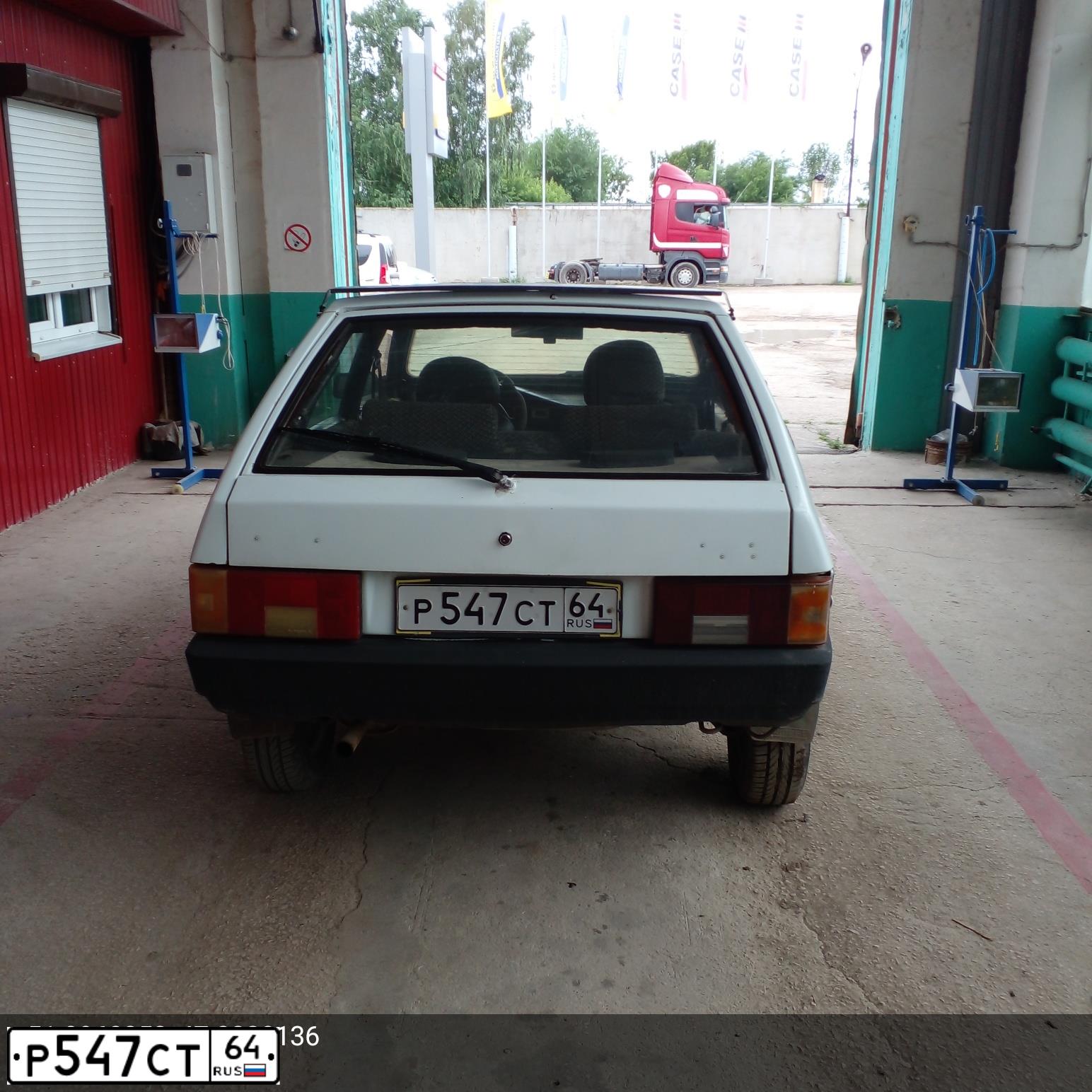 Фото автомобиля LADA 2109 SAMARA, 1988 — госномер Р547СТ64. Цвет: Белый