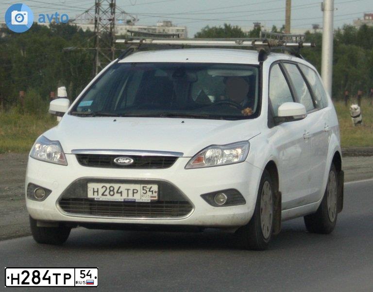 Фото автомобиля FORD FOCUS, 2008 — госномер Н284ТР54. Цвет: Белый