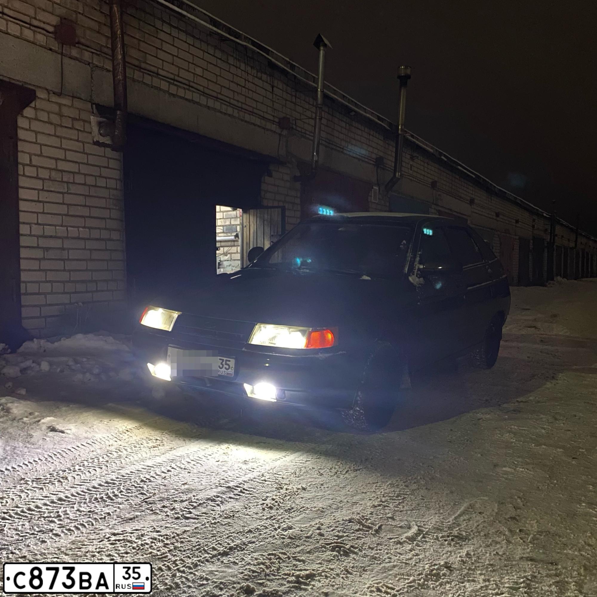 Фото автомобиля LADA 2112, 2004 — госномер С873ВА35. Цвет: ЗОЛОТИСТЫЙ ТЕМНО-ЗЕЛЕНЫЙ