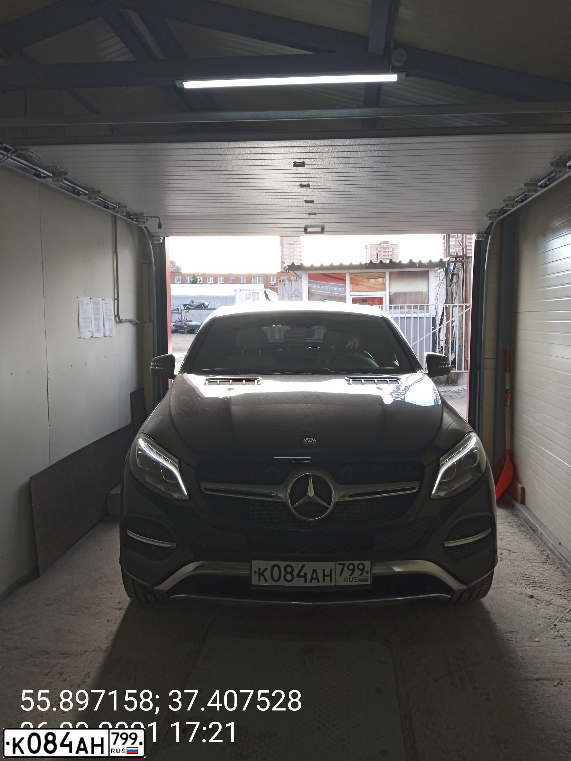 Фото автомобиля MERCEDES GLE-KLASSE, 2017 — госномер К084АН799. Цвет: ЧЕРНЫЙ