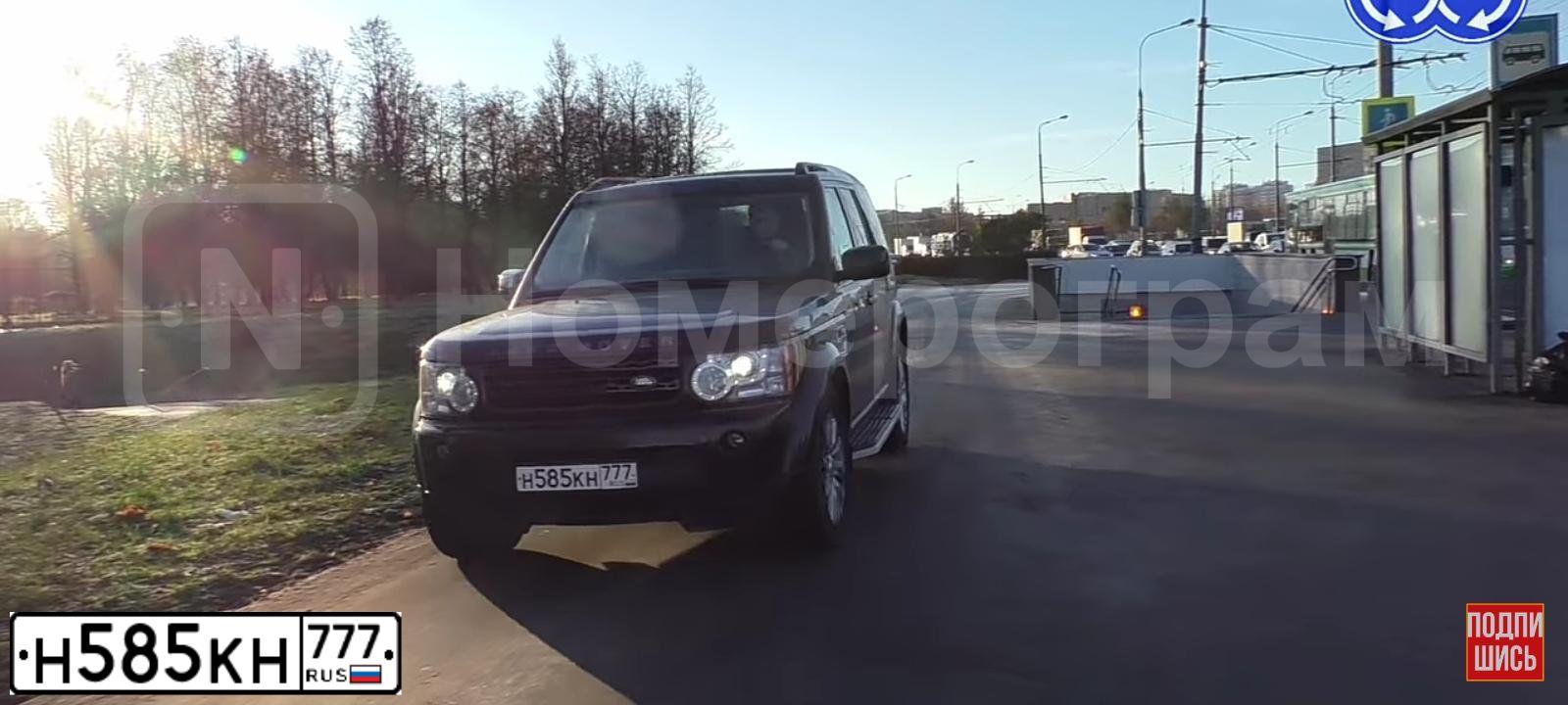 Фото автомобиля LANDROVER DISCOVERY, 2007 — госномер У537ХР177. Цвет: ТЕМНО-СИНИЙ