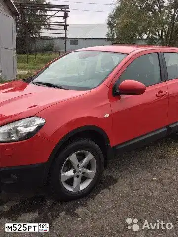 Фото автомобиля NISSAN QASHQAI, 2012 — госномер М525РТ161. Цвет: Красный