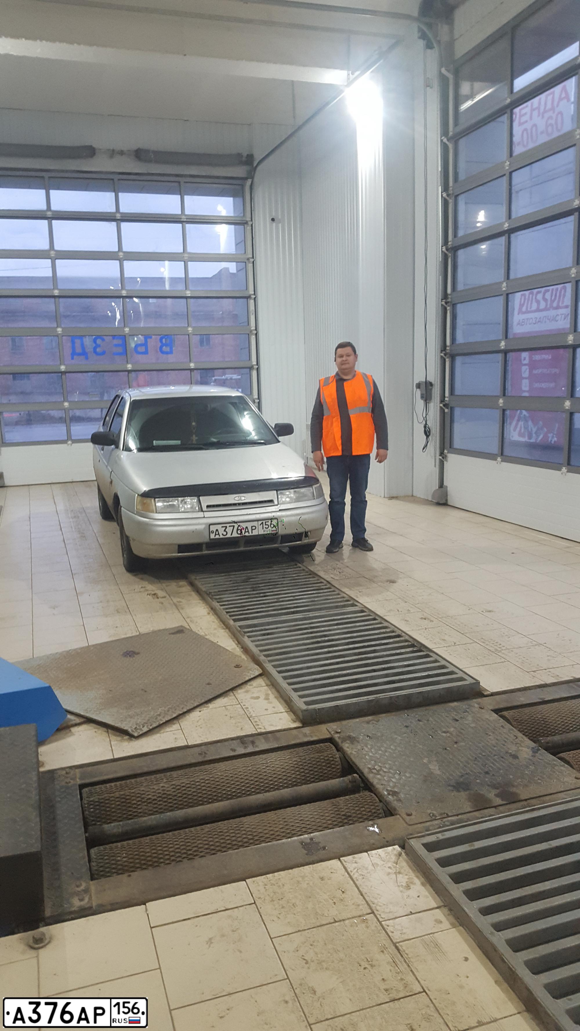 Фото автомобиля LADA 2112 LADA, 2003 — госномер Е707ЕТ156. Цвет: Светло-Серебристый металлик