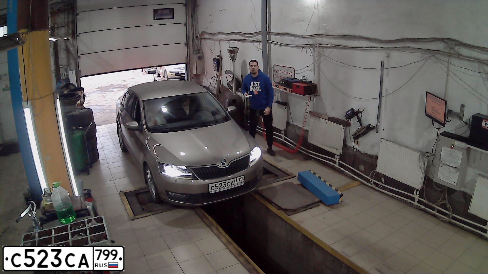 Фото автомобиля SKODA RAPID, 2019 — госномер С523СА799. Цвет: Коричневый