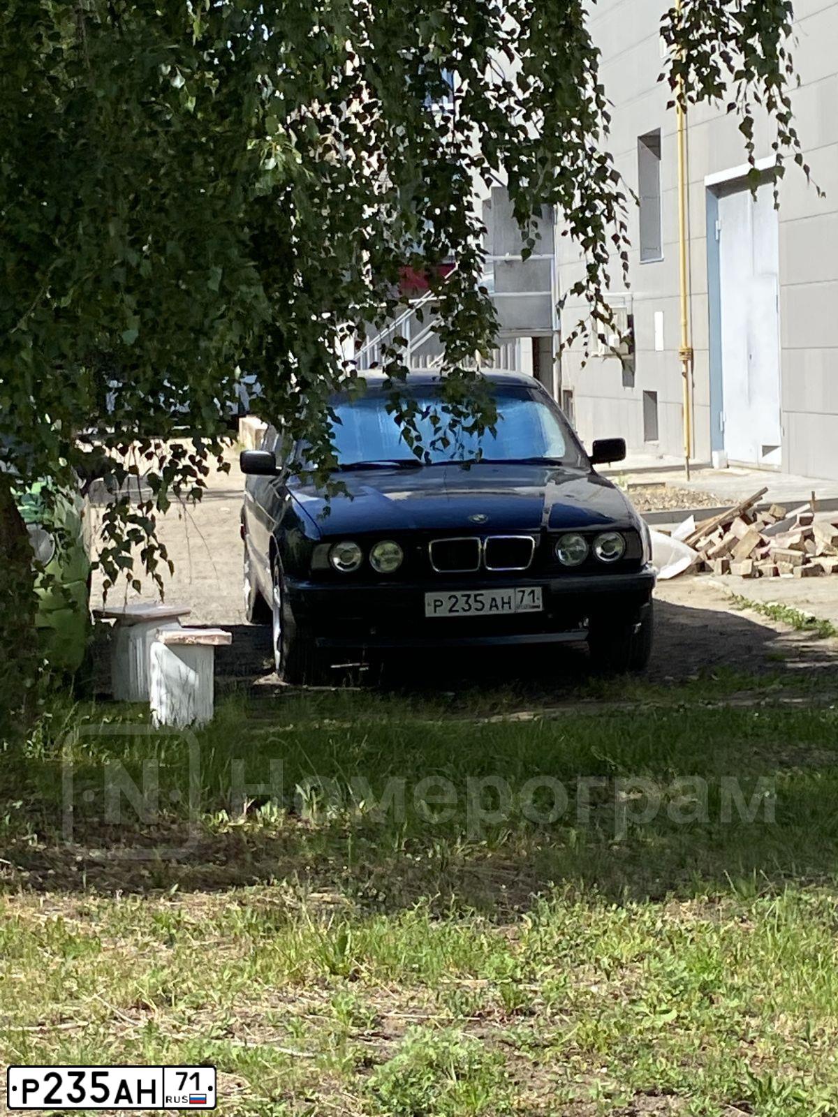 Фото автомобиля BMW SERIE 5, 1995 — госномер Р235АН71. Цвет: Темно-синий