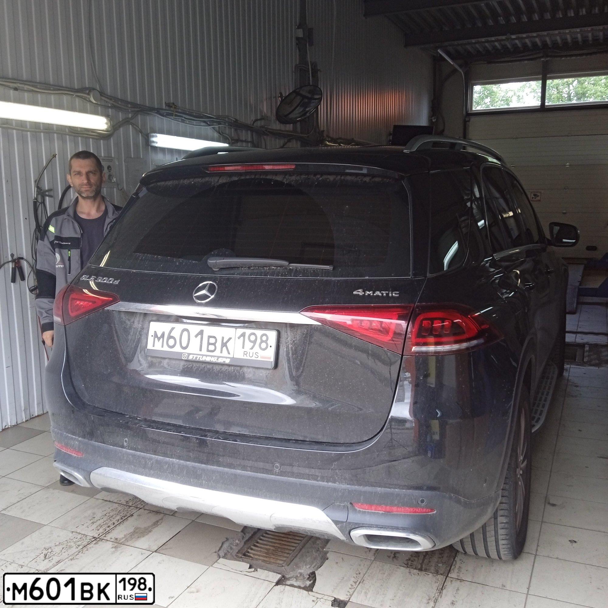 Фото автомобиля MERCEDES-BENZ GLE 300 D 4MATIC, 2021 — госномер М086КУ35. Цвет: ЧЕРНЫЙ