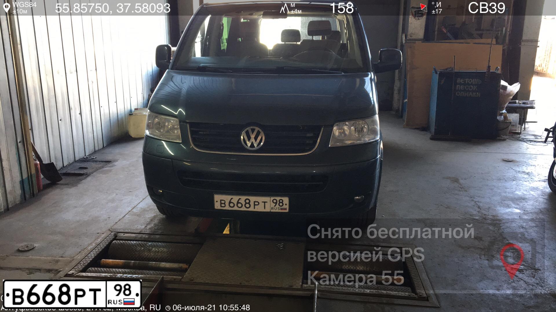 Фото автомобиля VOLKSWAGEN CARAVELLE, 2008 — госномер В668РТ98. Цвет: СИНИЙ