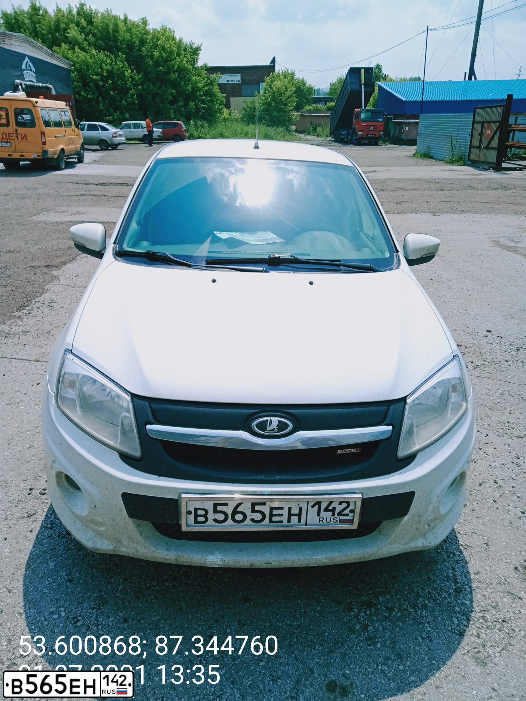 Фото автомобиля LADA 2190 GRANTA, 2017 — госномер В565ЕН142. Цвет: Белый