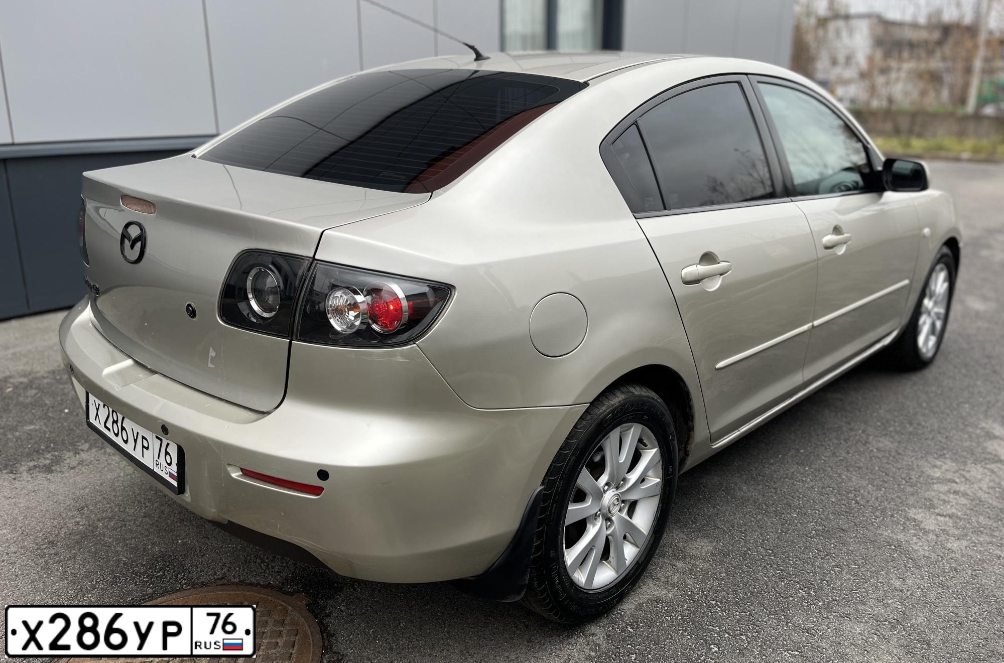 Фото автомобиля MAZDA 3, 2006 — госномер Х286УР76. Цвет: СЕРО-ЗОЛОТИСТЫЙ