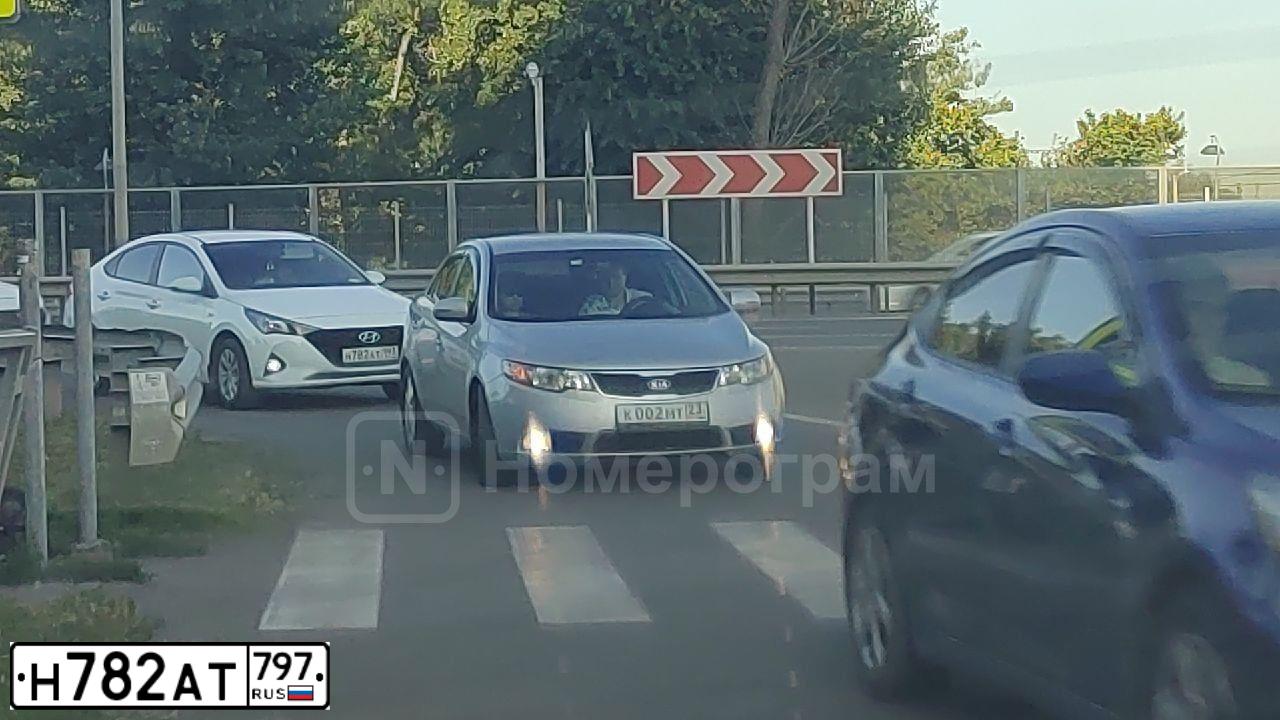 Фото автомобиля SKODA KODIAQ, 2020 — госномер Н782АТ797. Цвет: Коричневый