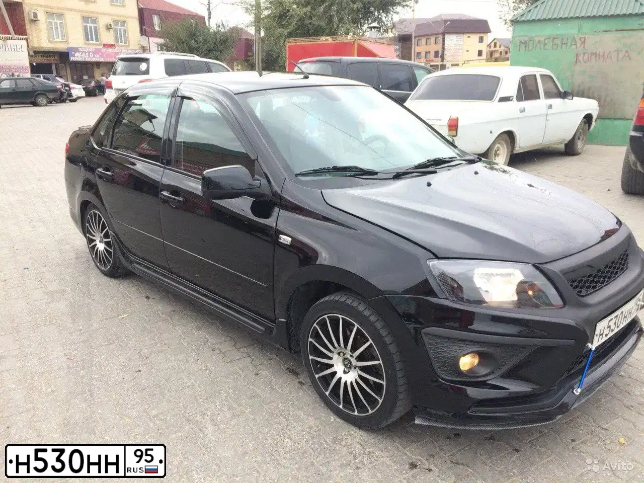 Фото автомобиля LADA 2190 GRANTA, 2013 — госномер Т308АВ05. Цвет: ЧЕРНЫЙ