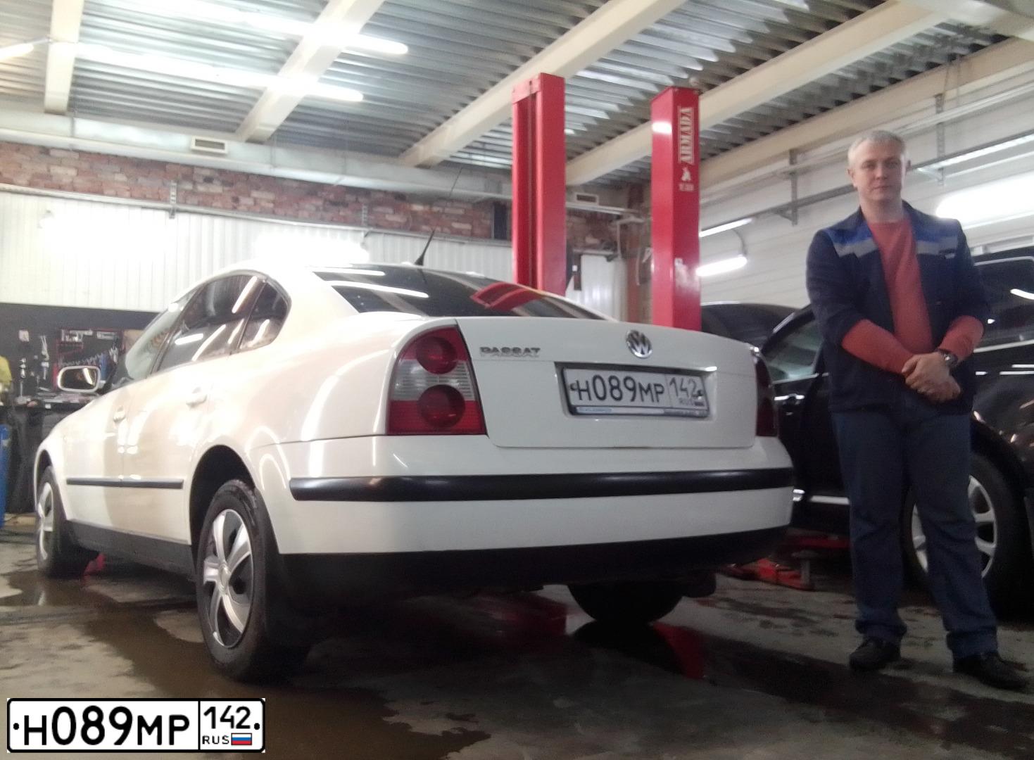 Фото автомобиля VOLKSWAGEN PASSAT, 2001 — госномер С496НХ142. Цвет: Белый