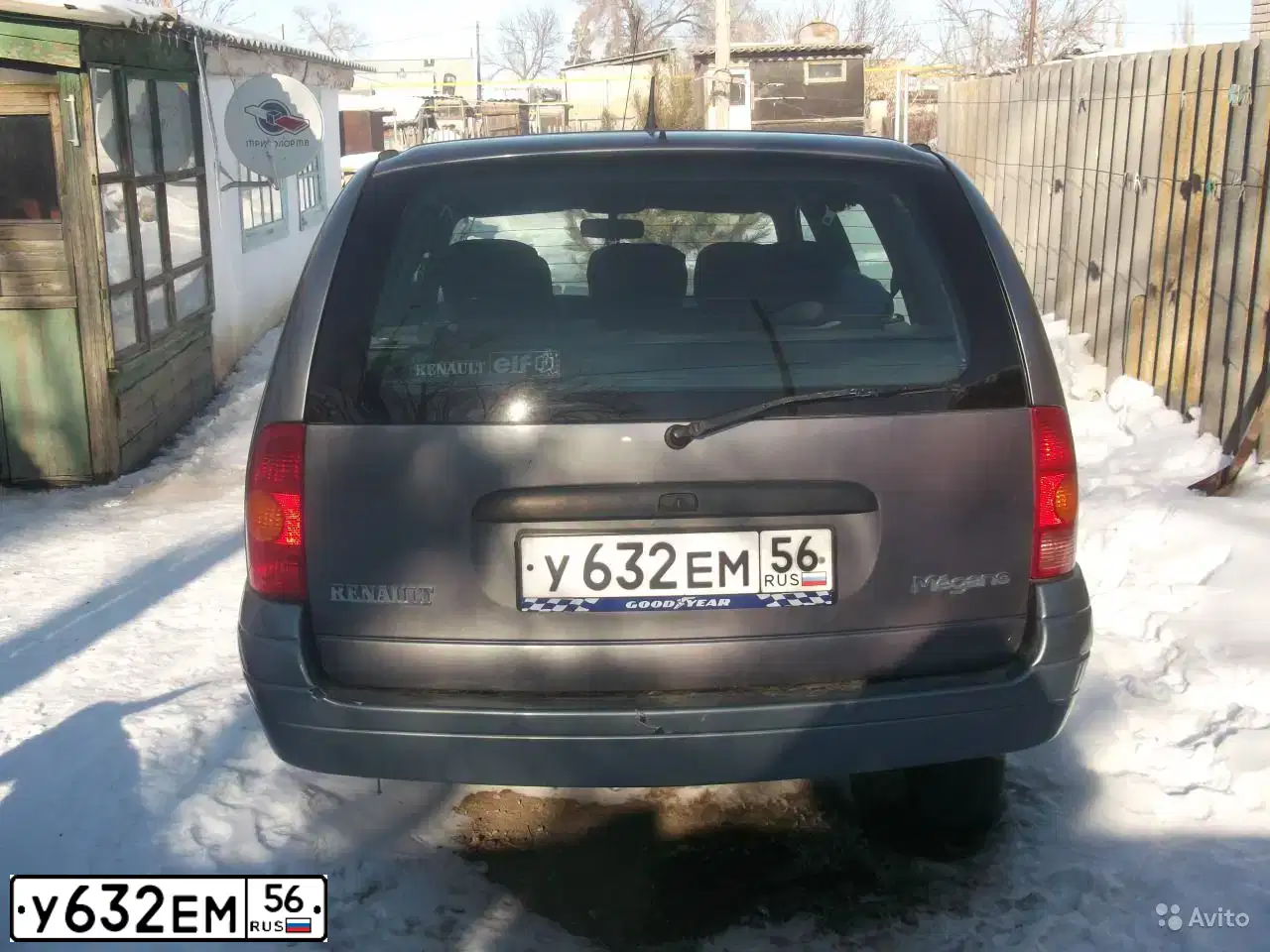 Фото автомобиля RENAULT MEGANE, 2000 — госномер У632ЕМ56. Цвет: БЕЛЫЙ ТЕМНО-СЕРЫЙ