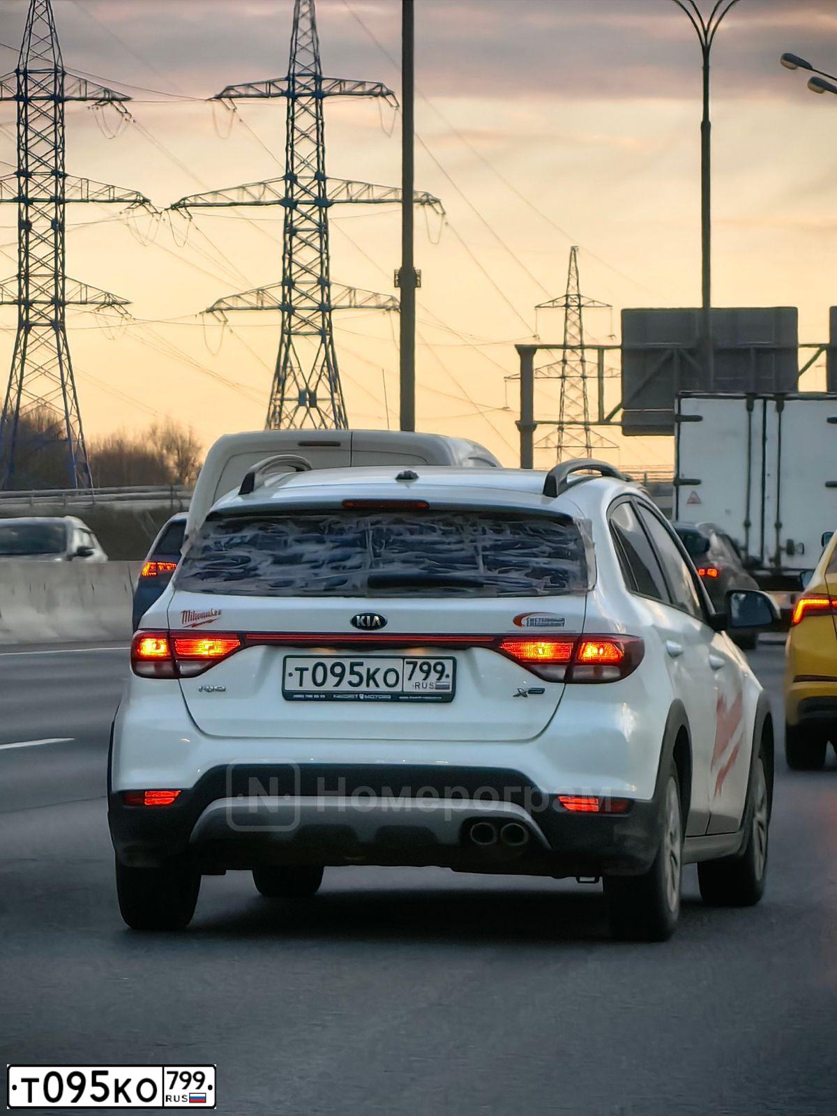 Фото автомобиля KIA RIO, 2018 — госномер Т095КО799. Цвет: Белый