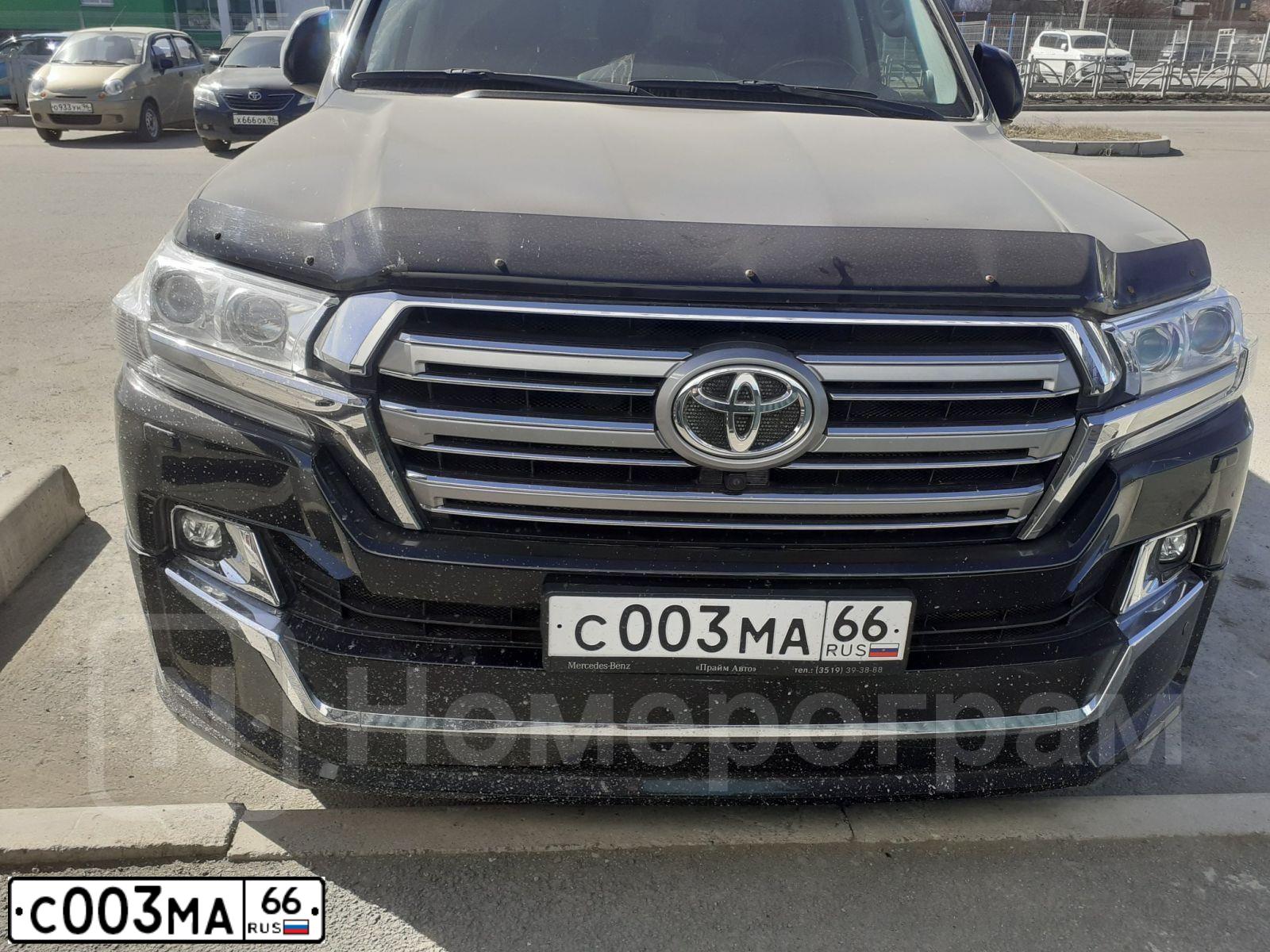 Фото автомобиля TOYOTA LANDCRUISER, 2002 — госномер Р541КТ196. Цвет: ЧЕРНЫЙ