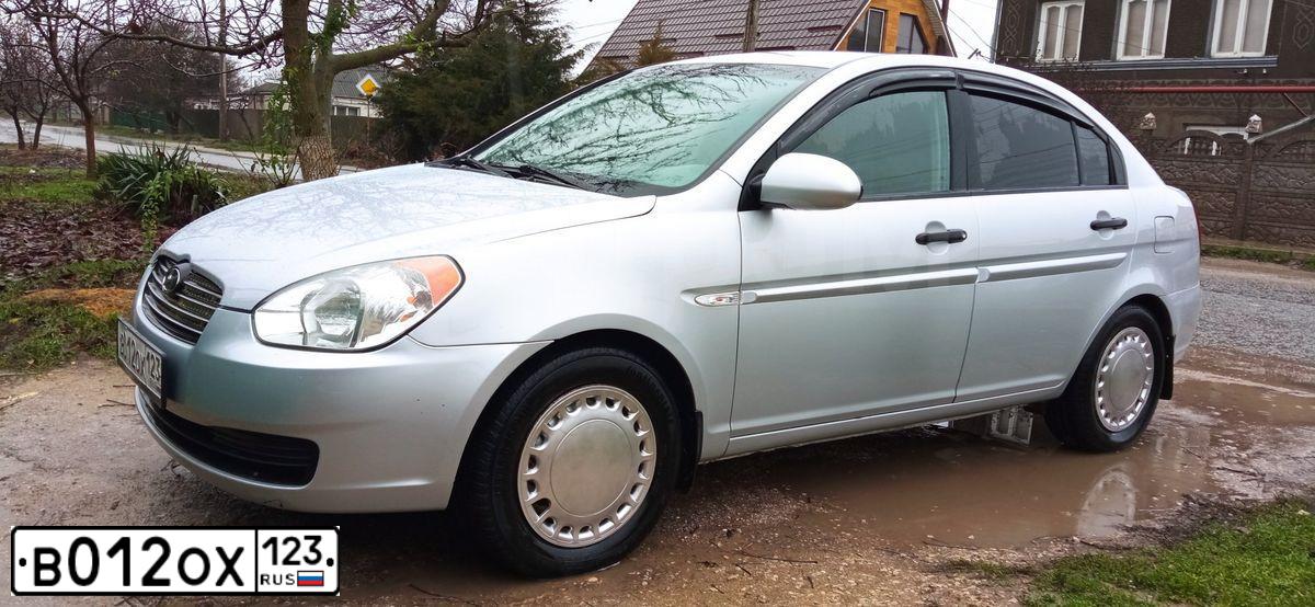 Фото автомобиля HYUNDAI VERNA, 2006 — госномер Н437НМ82. Цвет: Серый