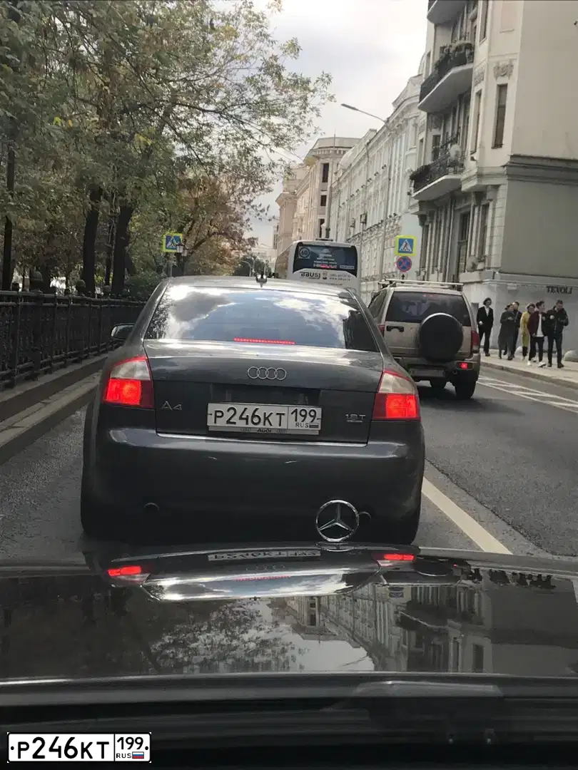 Фото автомобиля AUDI A4, 2004 — госномер В641ОМ62. Цвет: Серый