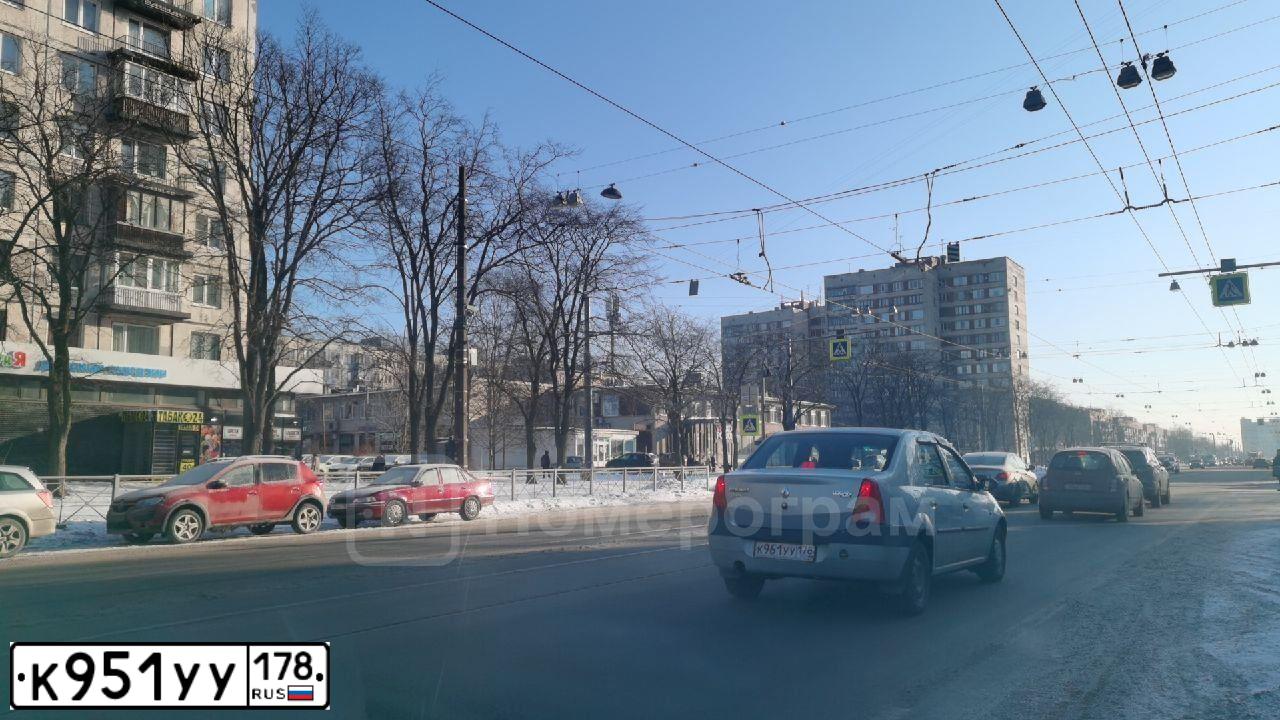 Фото автомобиля SSANGYONG MUSSO, 2008 — госномер А384ОР147. Цвет: СЕРЕБРИСТЫЙ