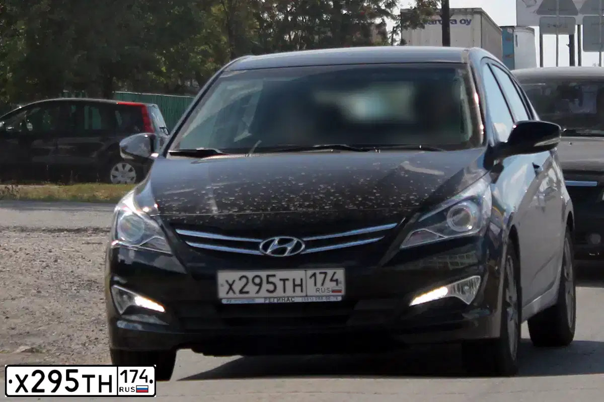 Фото автомобиля HYUNDAI SOLARIS, 2015 — госномер Х295ТН174. Цвет: ЧЕРНЫЙ