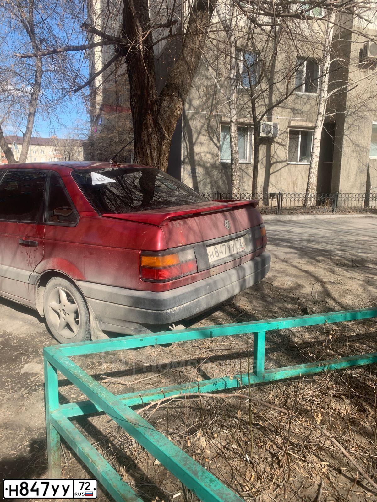 Фото автомобиля VOLKSWAGEN PASSAT, 1990 — госномер Н847УУ72. Цвет: КРАСНЫЙ