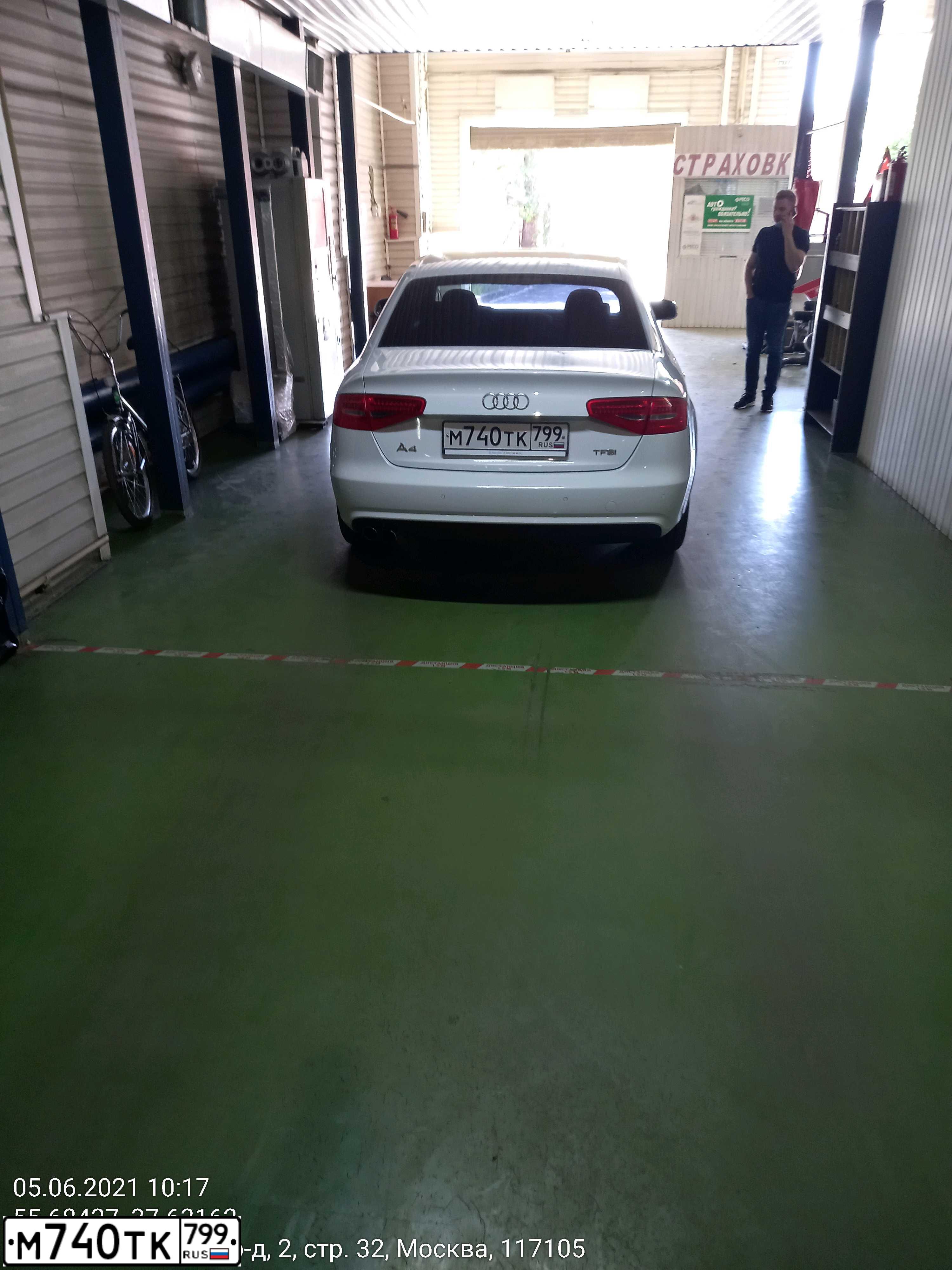 Фото автомобиля AUDI A4, 2013 — госномер М740ТК799. Цвет: Белый