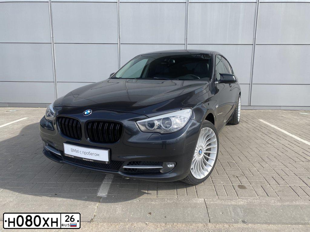 Фото автомобиля BMW SERIE 5 GT, 2010 — госномер Н080ХН26. Цвет: СЕРЫЙ
