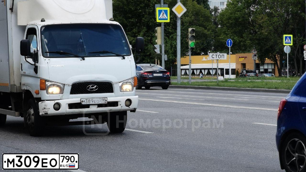 Фото автомобиля RENAULT SANDERO, 2020 — госномер М309ЕО790. Цвет: СЕРЫЙ