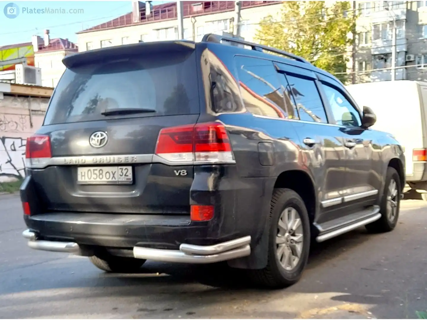 Фото автомобиля TOYOTA LANDCRUISER 200, 2019 — госномер Н058ОХ32. Цвет: ЧЕРНЫЙ