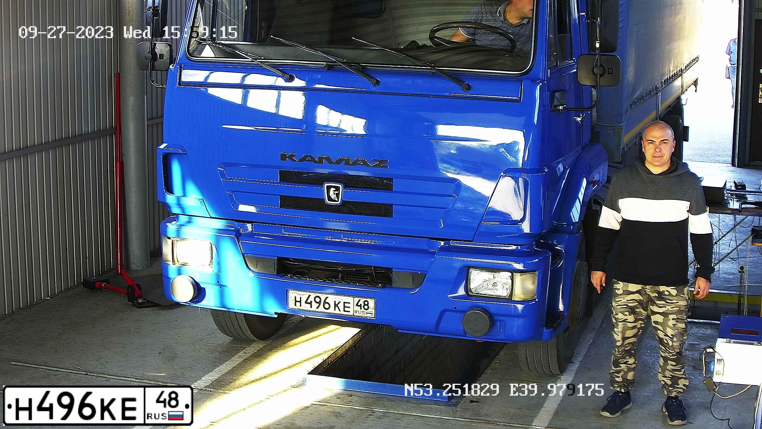 Фото автомобиля KAMAZ 65117 /6X4/, 2011 — госномер Н496КЕ48. Цвет: СИНИЙ