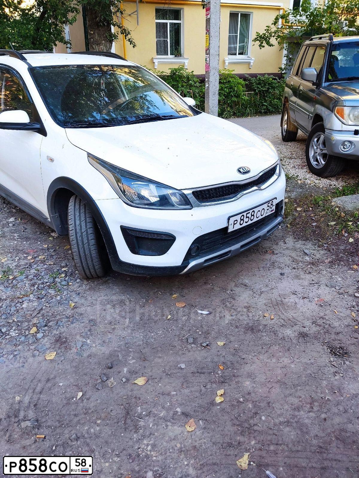 Фото автомобиля KIA RIO, 2018 — госномер Р858СО58. Цвет: БЕЛЫЙ