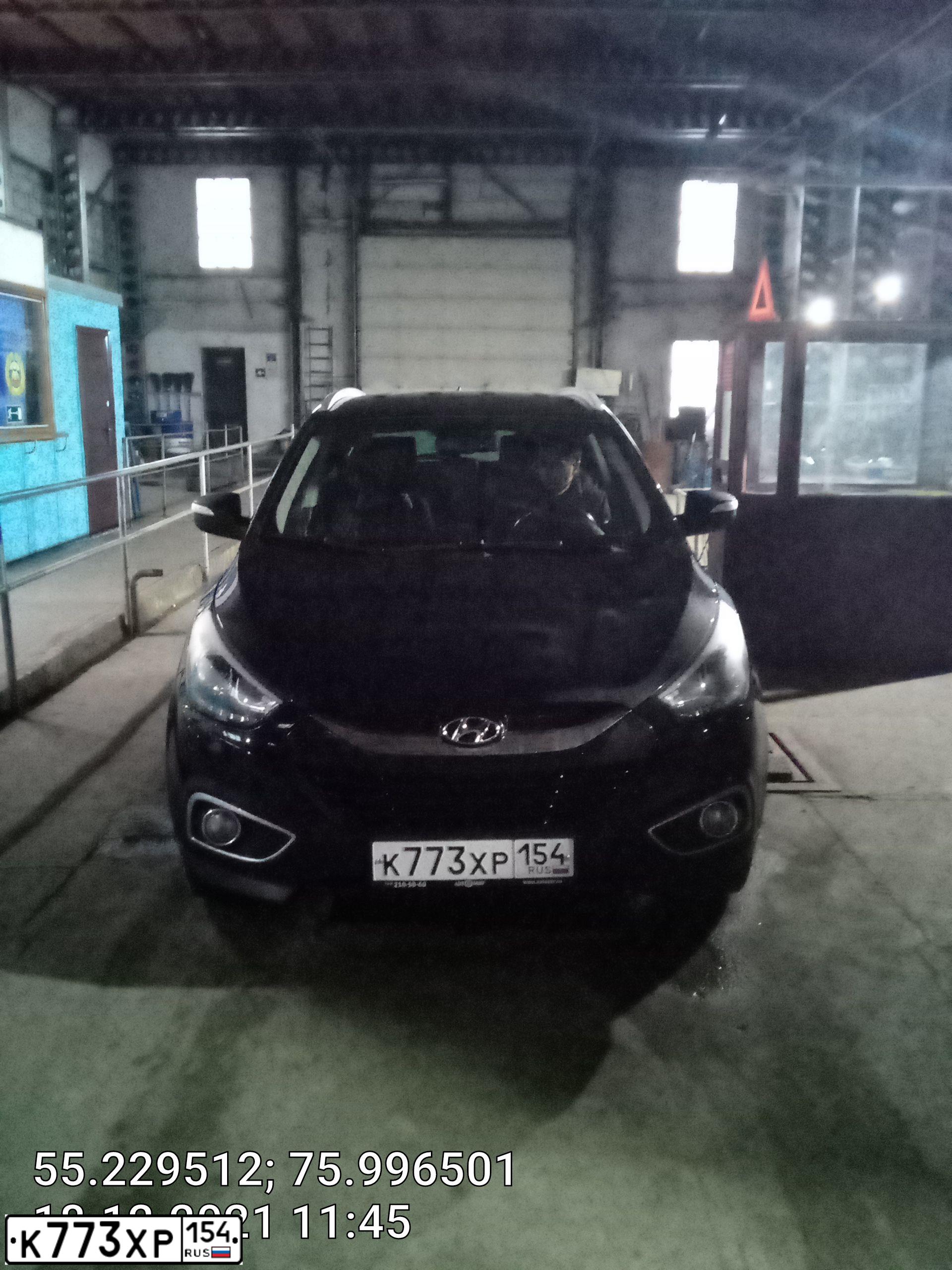 Фото автомобиля HYUNDAI IX35, 2014 — госномер К773ХР154. Цвет: ЧЕРНЫЙ