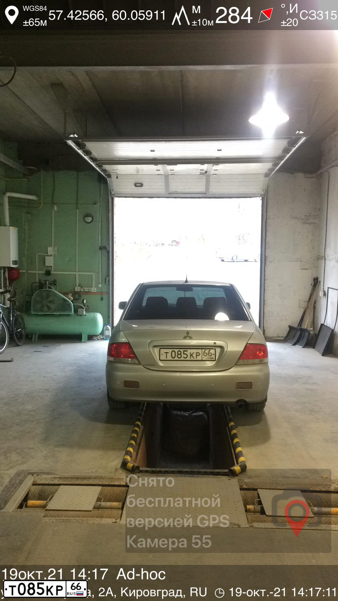 Фото автомобиля MITSUBISHI LANCER, 2004 — госномер Т085КР66. Цвет: Серебристый