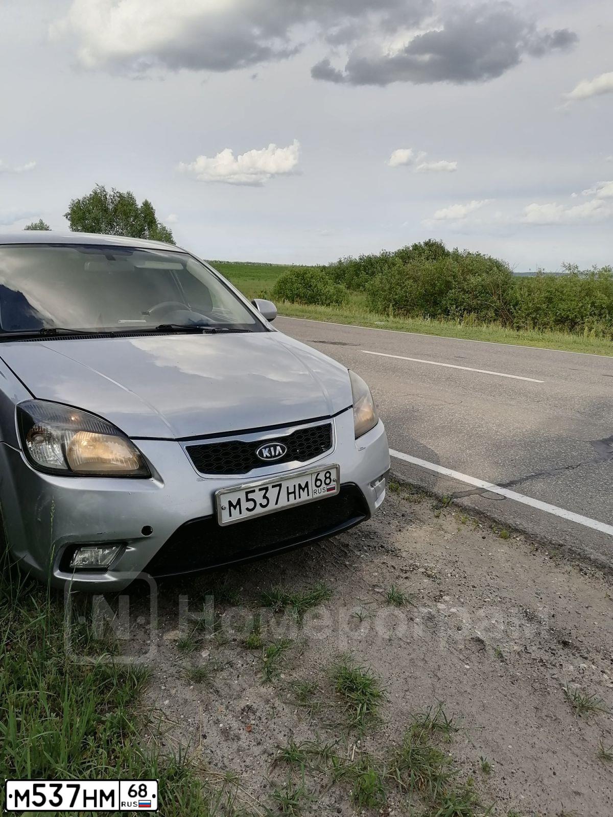 Фото автомобиля KIA RIO, 2010 — госномер М537НМ68. Цвет: серебристый