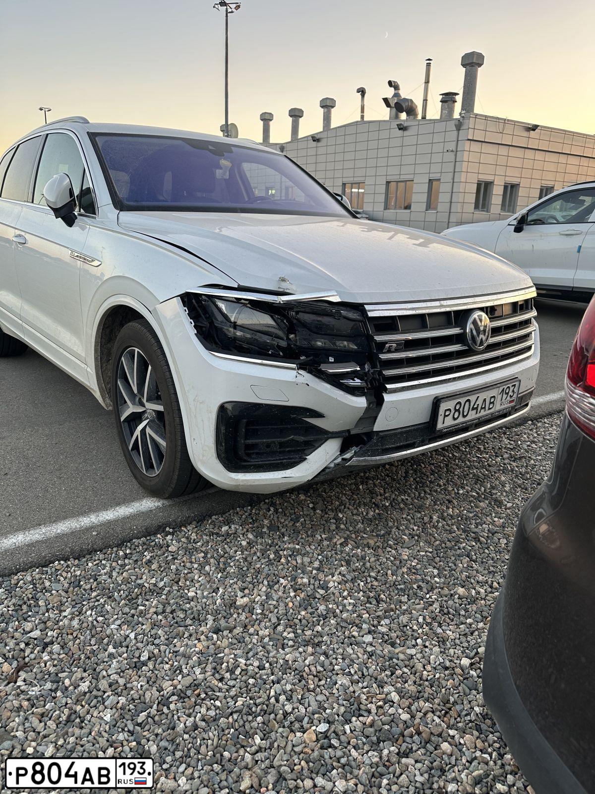 Фото автомобиля VOLKSWAGEN TOUAREG, 2019 — госномер Р804АВ193. Цвет: Белый