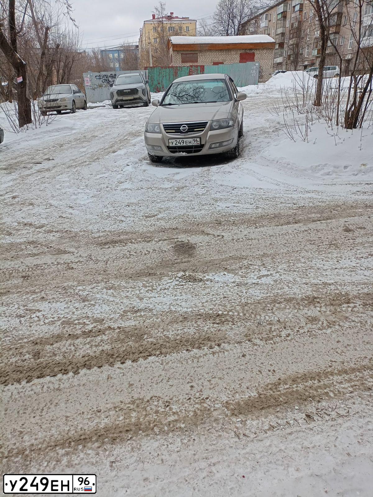 Фото автомобиля NISSAN ALMERA, 2012 — госномер У249ЕН96. Цвет: БЕЖЕВЫЙ