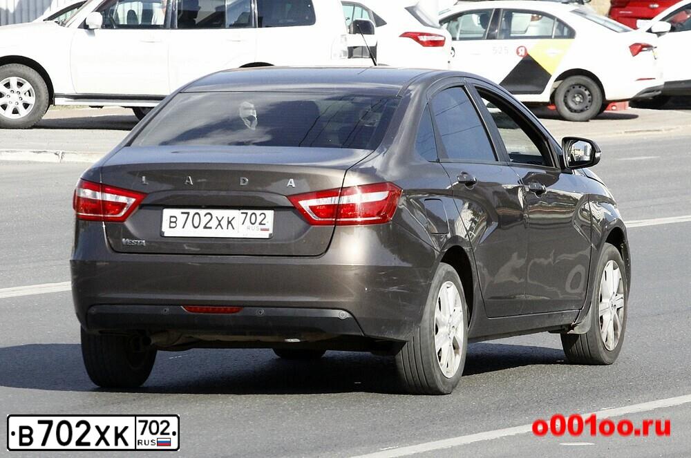 Фото автомобиля KIA RIO, 2018 — госномер В702ХК702. Цвет: Белый
