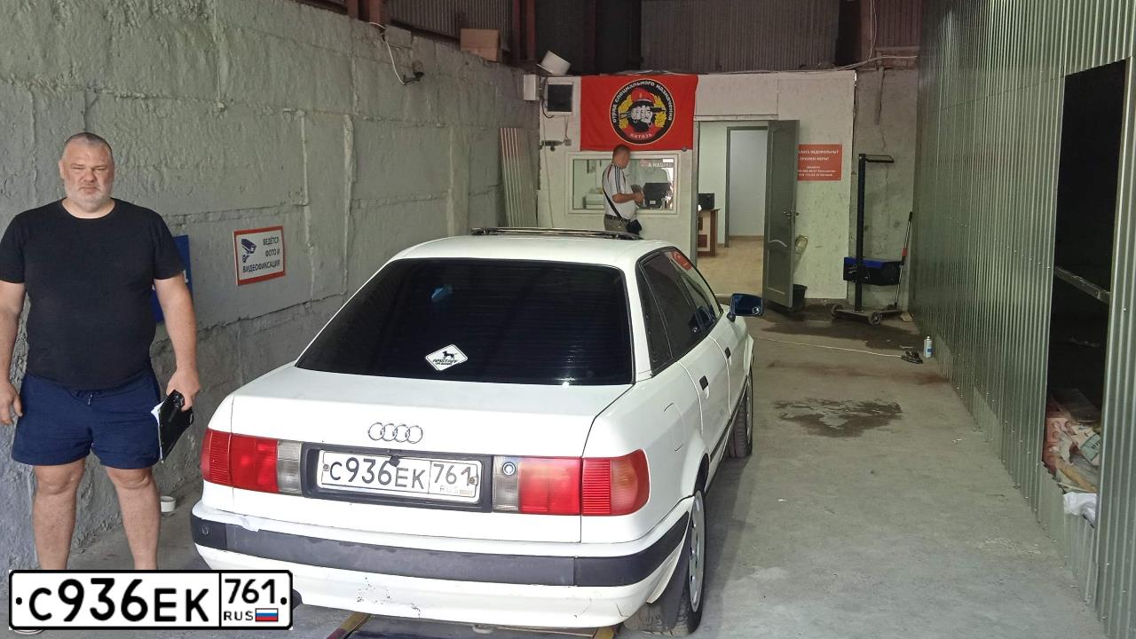 Фото автомобиля AUDI 80, 1994 — госномер В213КУ01. Цвет: Белый