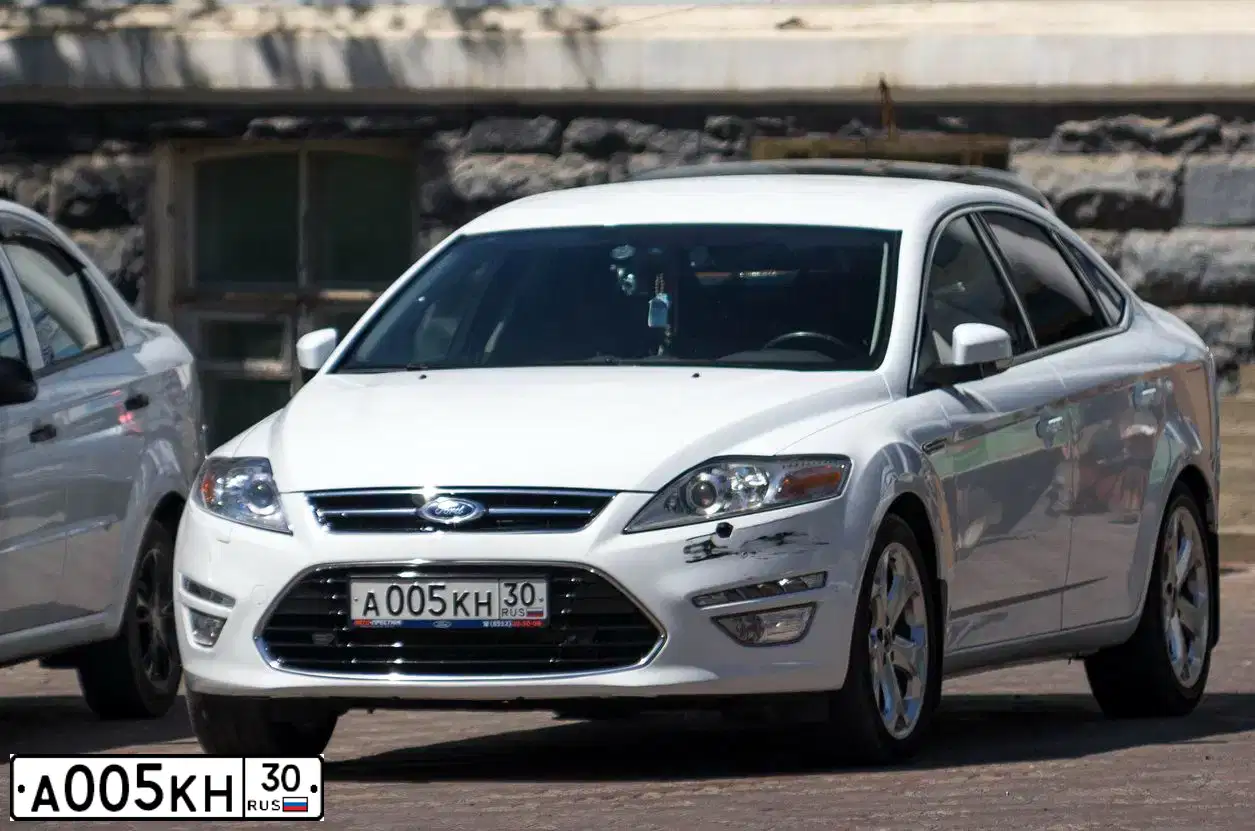 Фото автомобиля FORD MONDEO, 2011 — госномер А005КН30. Цвет: БЕЛЫЙ